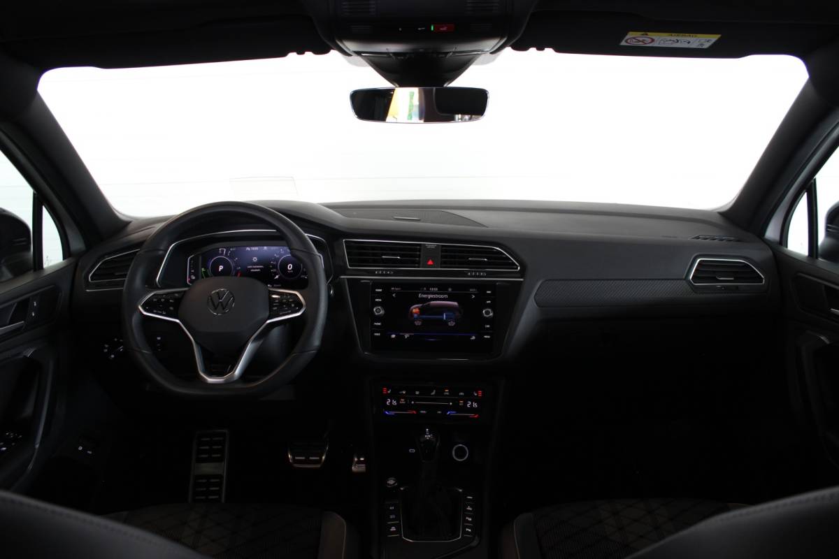 Volkswagen Tiguan Volkswagen Tiguan 1.4 TSI eHybrid R-Line Business+ SOH 96% | Black Style | Trekhaak | Head-Up | IQ Light | Pano | Camera | Carplay | 20″ LMV | PDC V+A