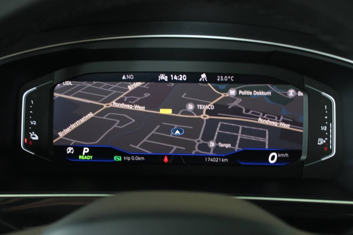 Volkswagen Tiguan Volkswagen Tiguan 1.4 TSI eHybrid R-Line Business+ SOH 96% | Black Style | Trekhaak | Head-Up | IQ Light | Pano | Camera | Carplay | 20″ LMV | PDC V+A