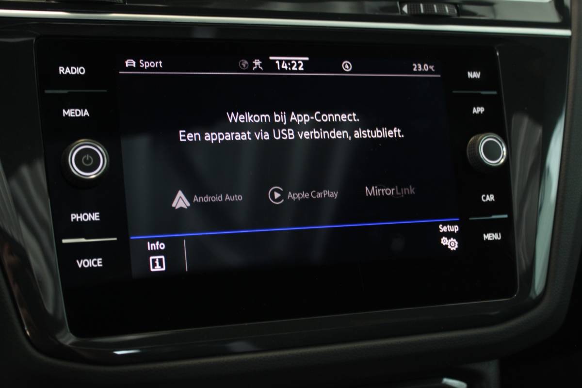 Volkswagen Tiguan Volkswagen Tiguan 1.4 TSI eHybrid R-Line Business+ SOH 96% | Black Style | Trekhaak | Head-Up | IQ Light | Pano | Camera | Carplay | 20″ LMV | PDC V+A