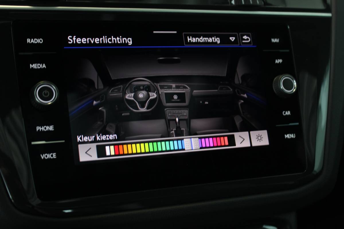 Volkswagen Tiguan Volkswagen Tiguan 1.4 TSI eHybrid R-Line Business+ SOH 96% | Black Style | Trekhaak | Head-Up | IQ Light | Pano | Camera | Carplay | 20″ LMV | PDC V+A