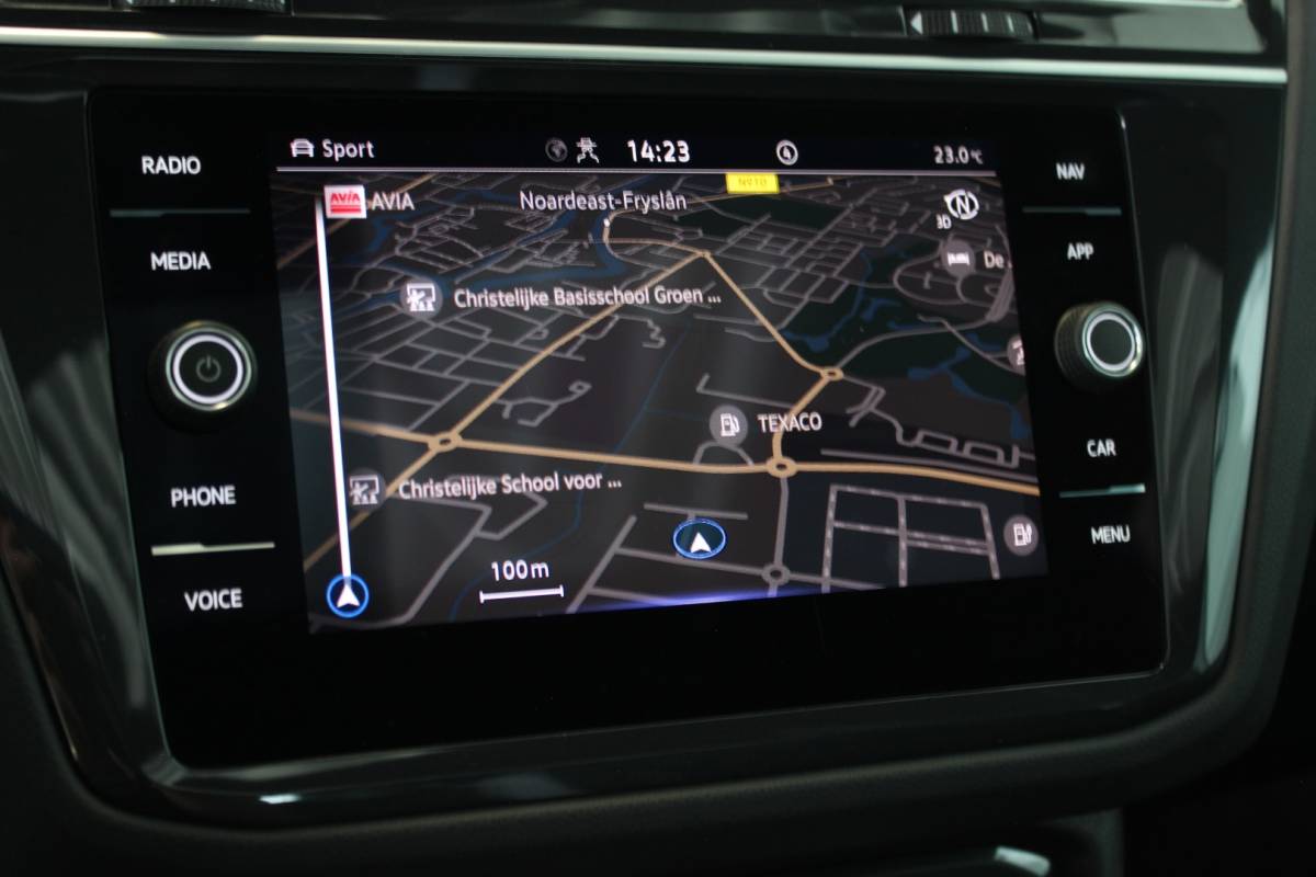 Volkswagen Tiguan Volkswagen Tiguan 1.4 TSI eHybrid R-Line Business+ SOH 96% | Black Style | Trekhaak | Head-Up | IQ Light | Pano | Camera | Carplay | 20″ LMV | PDC V+A