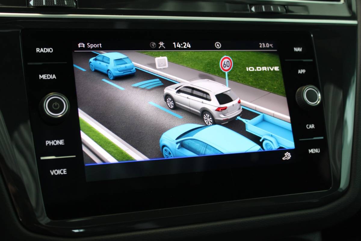 Volkswagen Tiguan Volkswagen Tiguan 1.4 TSI eHybrid R-Line Business+ SOH 96% | Black Style | Trekhaak | Head-Up | IQ Light | Pano | Camera | Carplay | 20″ LMV | PDC V+A