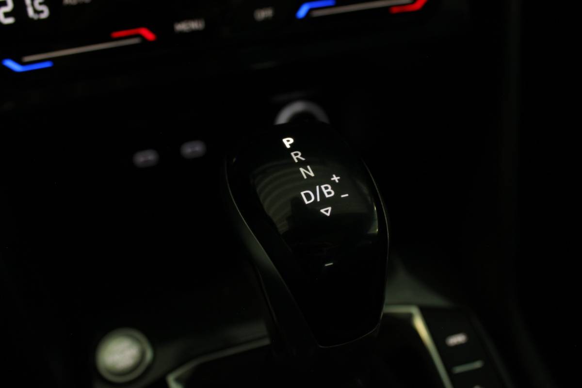 Volkswagen Tiguan Volkswagen Tiguan 1.4 TSI eHybrid R-Line Business+ SOH 96% | Black Style | Trekhaak | Head-Up | IQ Light | Pano | Camera | Carplay | 20″ LMV | PDC V+A