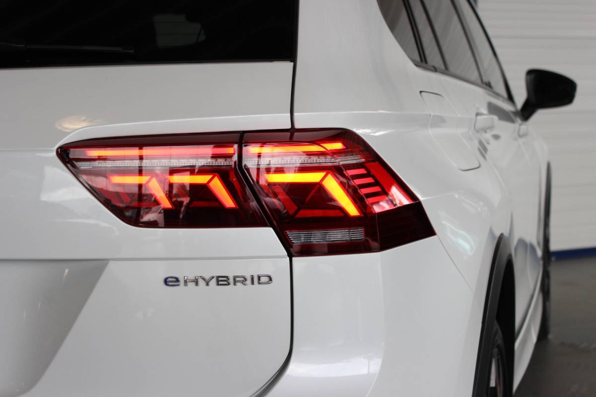 Volkswagen Tiguan Volkswagen Tiguan 1.4 TSI eHybrid R-Line Business+ SOH 96% | Black Style | Trekhaak | Head-Up | IQ Light | Pano | Camera | Carplay | 20″ LMV | PDC V+A
