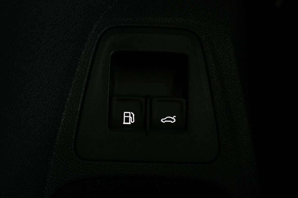 Volkswagen Tiguan Volkswagen Tiguan 1.4 TSI eHybrid R-Line Business+ SOH 96% | Black Style | Trekhaak | Head-Up | IQ Light | Pano | Camera | Carplay | 20″ LMV | PDC V+A