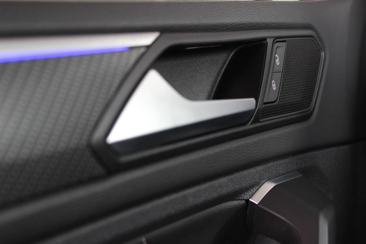 Volkswagen Tiguan Volkswagen Tiguan 1.4 TSI eHybrid R-Line Business+ SOH 96% | Black Style | Trekhaak | Head-Up | IQ Light | Pano | Camera | Carplay | 20″ LMV | PDC V+A