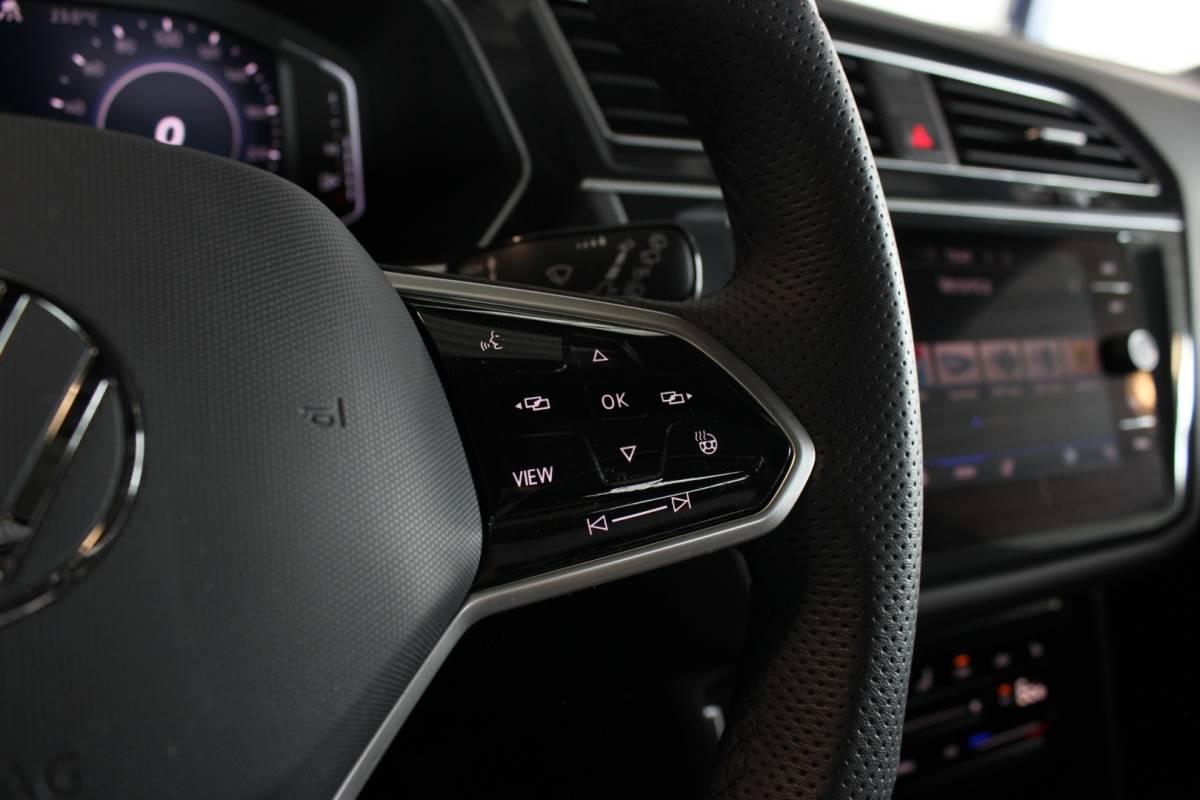 Volkswagen Tiguan Volkswagen Tiguan 1.4 TSI eHybrid R-Line Business+ SOH 96% | Black Style | Trekhaak | Head-Up | IQ Light | Pano | Camera | Carplay | 20″ LMV | PDC V+A