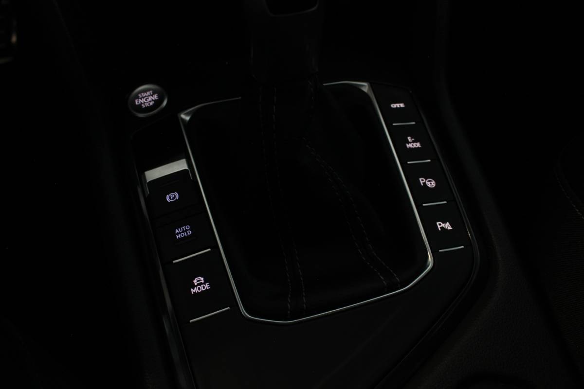 Volkswagen Tiguan Volkswagen Tiguan 1.4 TSI eHybrid R-Line Business+ SOH 96% | Black Style | Trekhaak | Head-Up | IQ Light | Pano | Camera | Carplay | 20″ LMV | PDC V+A