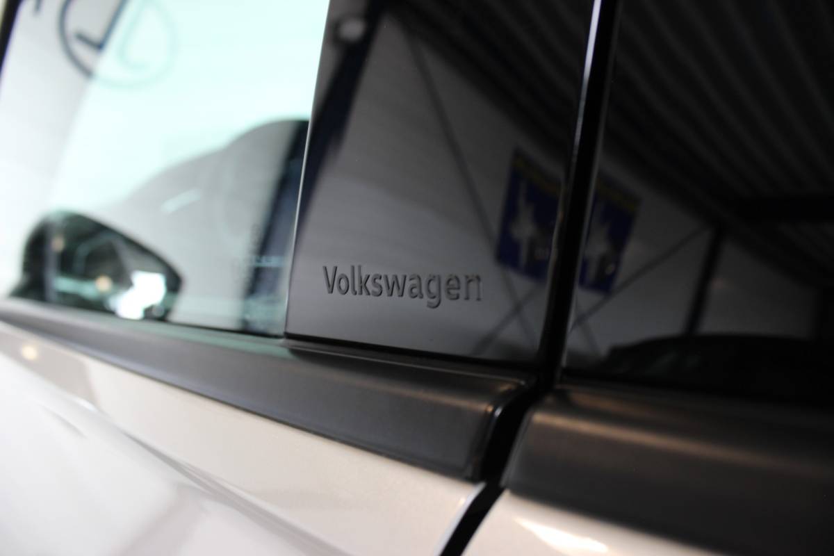 Volkswagen Tiguan Volkswagen Tiguan 1.4 TSI eHybrid R-Line Business+ SOH 96% | Black Style | Trekhaak | Head-Up | IQ Light | Pano | Camera | Carplay | 20″ LMV | PDC V+A