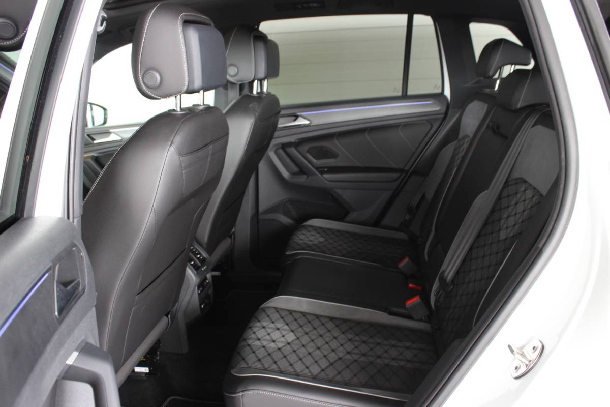 Volkswagen Tiguan Volkswagen Tiguan 1.4 TSI eHybrid R-Line Business+ SOH 96% | Black Style | Trekhaak | Head-Up | IQ Light | Pano | Camera | Carplay | 20″ LMV | PDC V+A