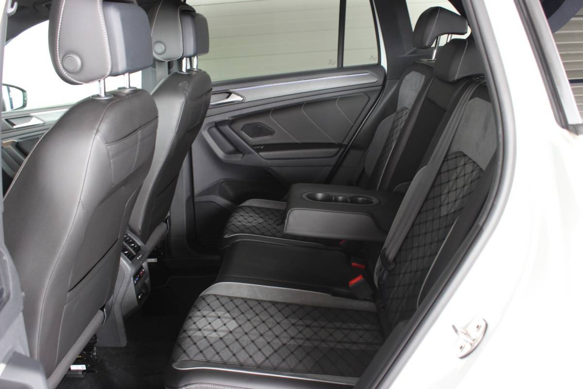 Volkswagen Tiguan Volkswagen Tiguan 1.4 TSI eHybrid R-Line Business+ SOH 96% | Black Style | Trekhaak | Head-Up | IQ Light | Pano | Camera | Carplay | 20″ LMV | PDC V+A