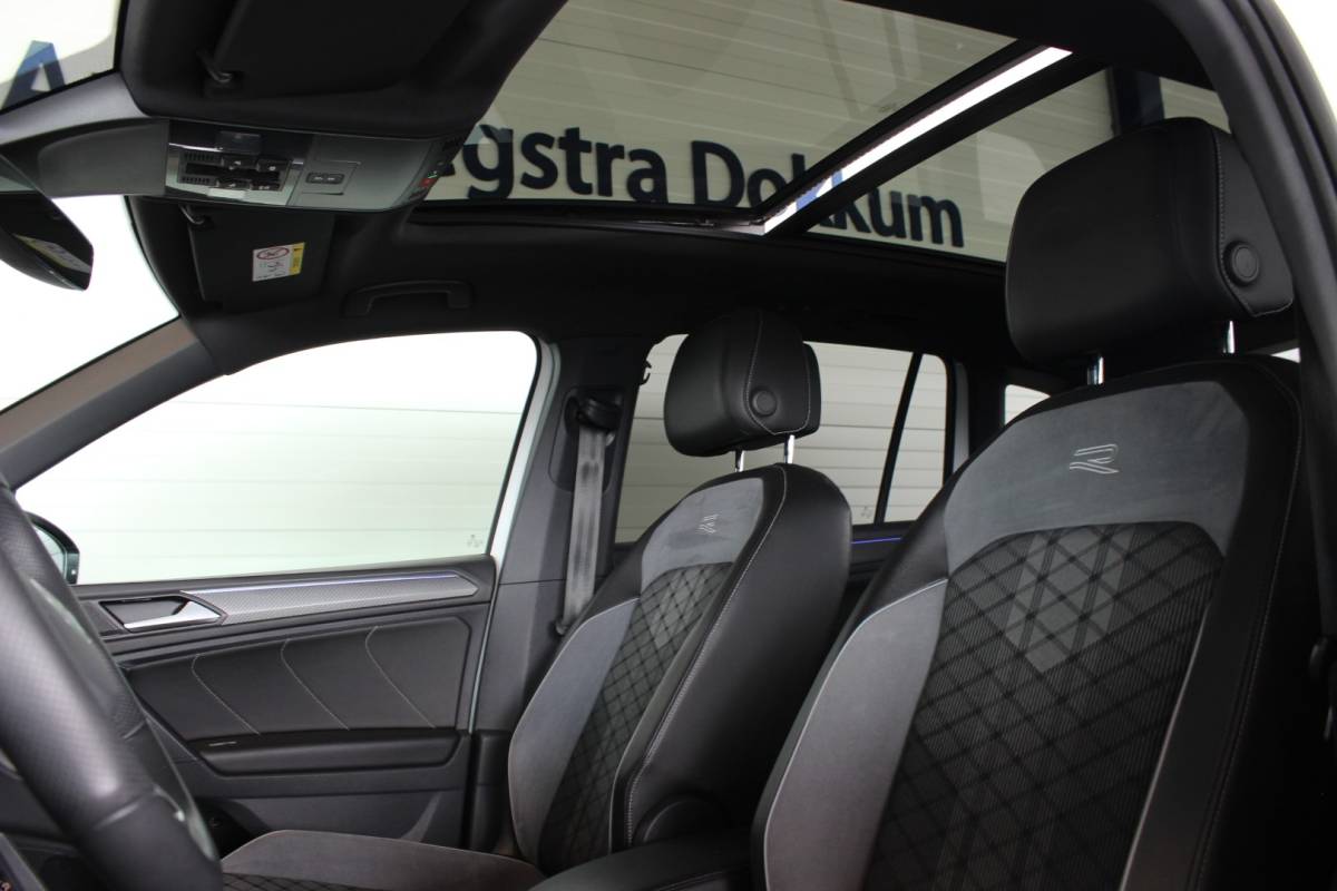 Volkswagen Tiguan Volkswagen Tiguan 1.4 TSI eHybrid R-Line Business+ SOH 96% | Black Style | Trekhaak | Head-Up | IQ Light | Pano | Camera | Carplay | 20″ LMV | PDC V+A