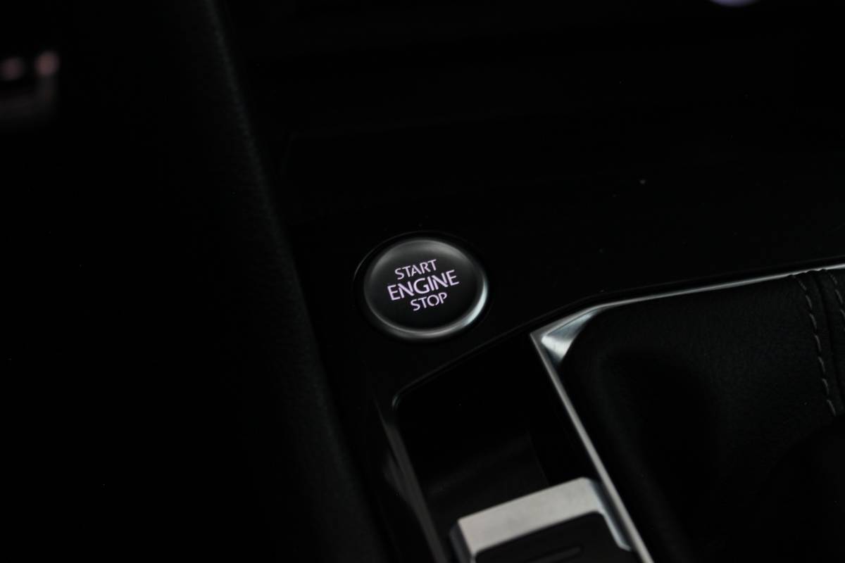 Volkswagen Tiguan Volkswagen Tiguan 1.4 TSI eHybrid R-Line Business+ SOH 96% | Black Style | Trekhaak | Head-Up | IQ Light | Pano | Camera | Carplay | 20″ LMV | PDC V+A