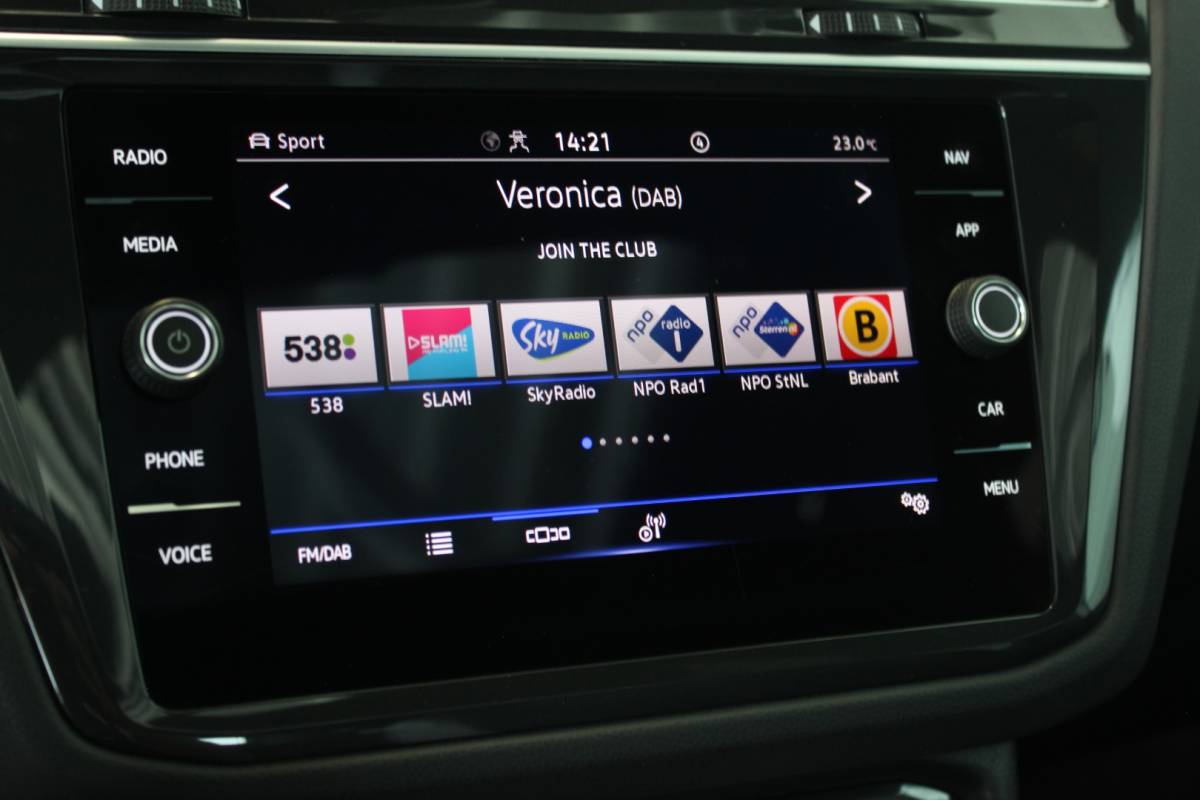 Volkswagen Tiguan Volkswagen Tiguan 1.4 TSI eHybrid R-Line Business+ SOH 96% | Black Style | Trekhaak | Head-Up | IQ Light | Pano | Camera | Carplay | 20″ LMV | PDC V+A