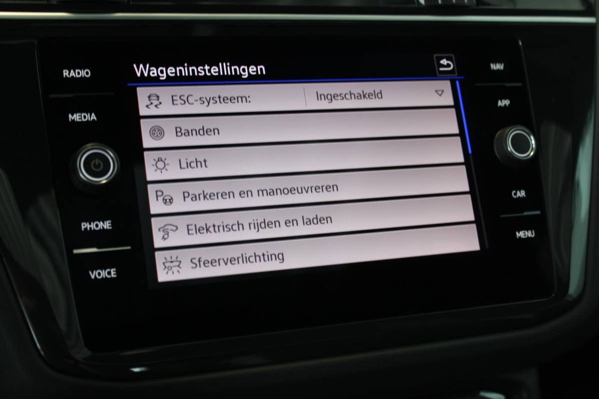 Volkswagen Tiguan Volkswagen Tiguan 1.4 TSI eHybrid R-Line Business+ SOH 96% | Black Style | Trekhaak | Head-Up | IQ Light | Pano | Camera | Carplay | 20″ LMV | PDC V+A