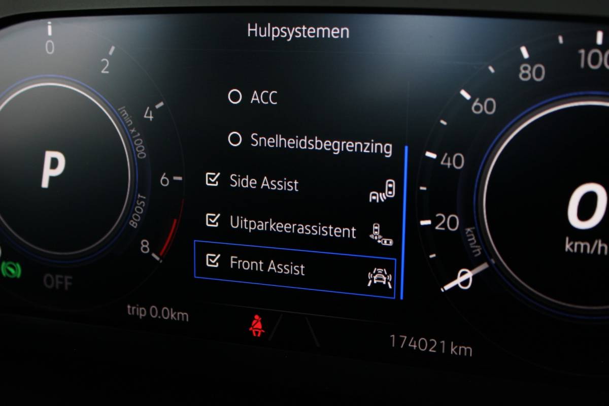 Volkswagen Tiguan Volkswagen Tiguan 1.4 TSI eHybrid R-Line Business+ SOH 96% | Black Style | Trekhaak | Head-Up | IQ Light | Pano | Camera | Carplay | 20″ LMV | PDC V+A