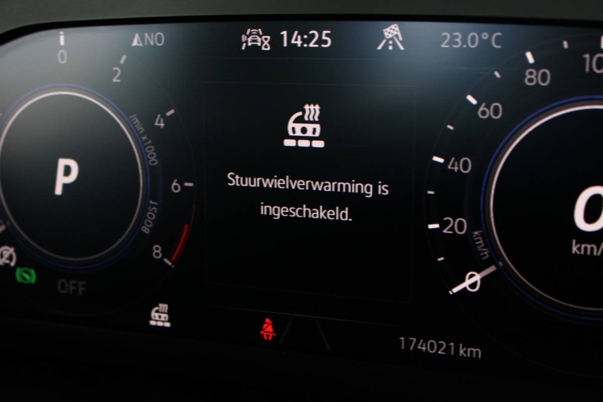 Volkswagen Tiguan Volkswagen Tiguan 1.4 TSI eHybrid R-Line Business+ SOH 96% | Black Style | Trekhaak | Head-Up | IQ Light | Pano | Camera | Carplay | 20″ LMV | PDC V+A