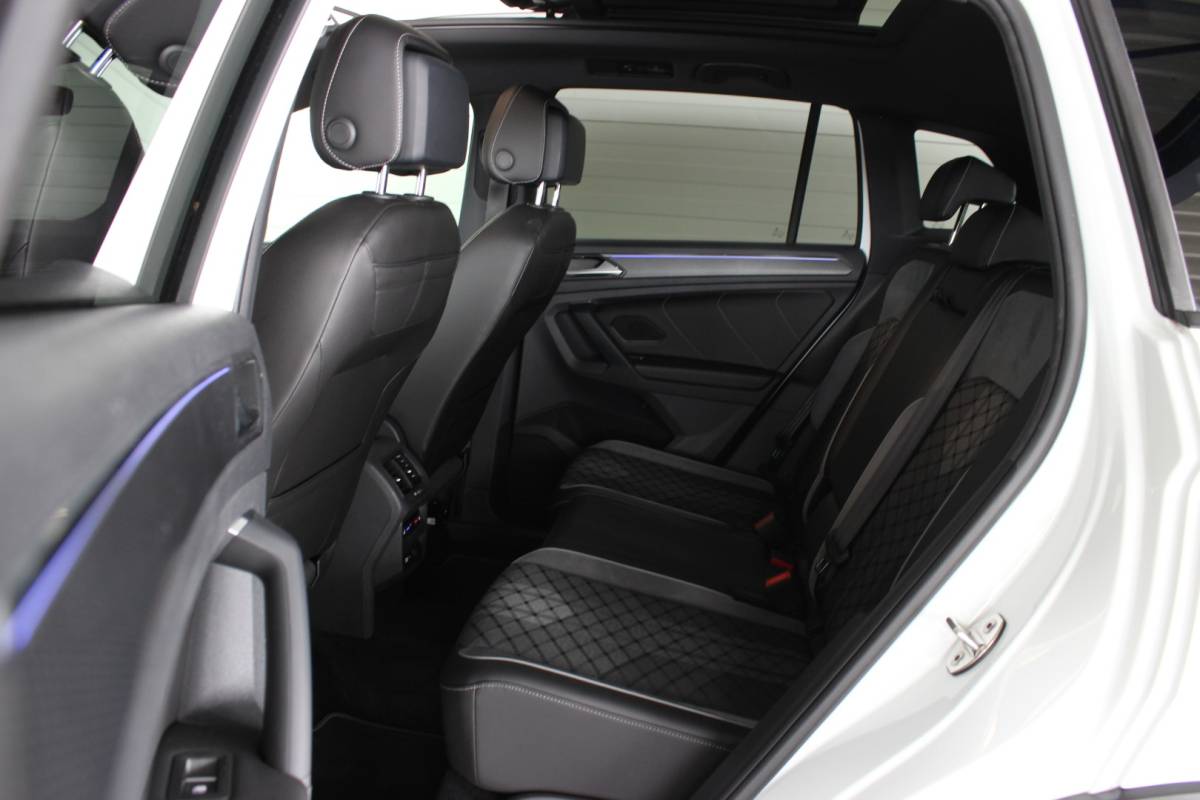 Volkswagen Tiguan Volkswagen Tiguan 1.4 TSI eHybrid R-Line Business+ SOH 96% | Black Style | Trekhaak | Head-Up | IQ Light | Pano | Camera | Carplay | 20″ LMV | PDC V+A