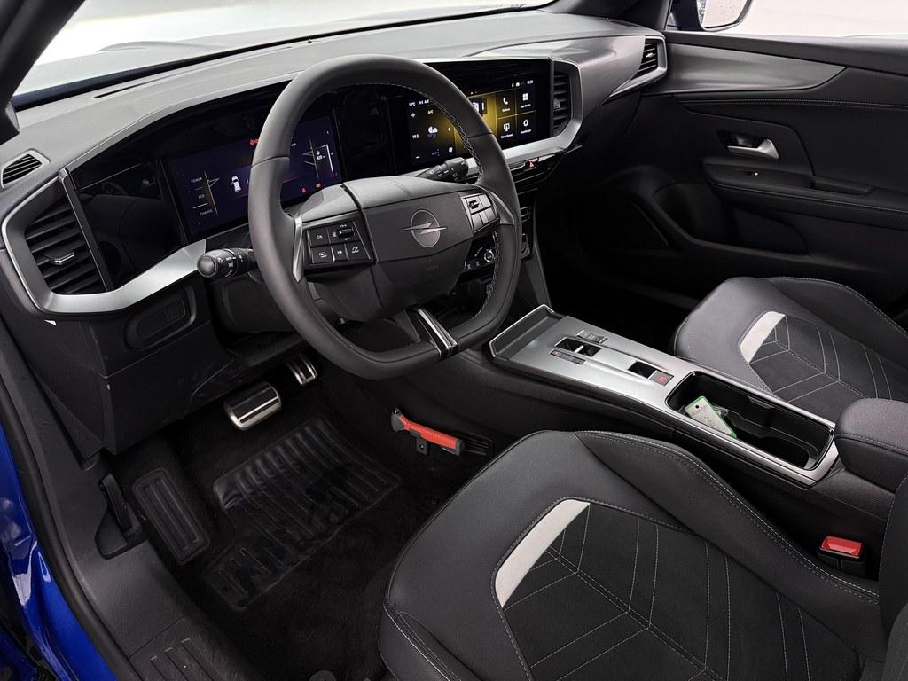 Opel Mokka Opel Mokka 1.2T 145pk Hybrid GS Automaat Winterpakket/Camera/ Alcantara/Ecc/Ad.Cruise/Keyless/Blindspot/CarPlay  Nieuwe model