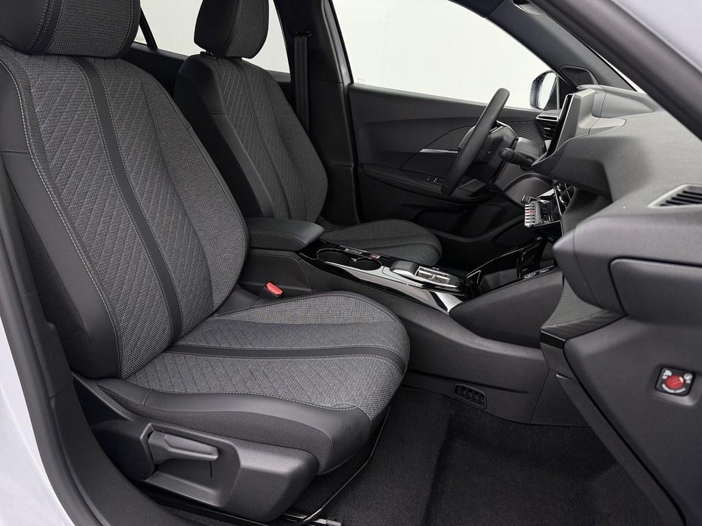 Peugeot e-2008 Peugeot e-2008 EV Allure Avantage 54 kWh Soh 97% 360.Camera/Nav/ Keyless/Ad.Cruise/CarPlay/H.Leder/Blindspot