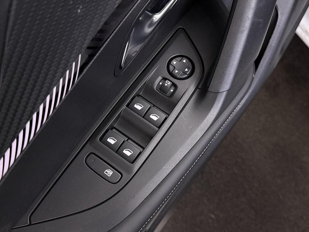 Peugeot e-2008 Peugeot e-2008 EV Allure Avantage 54 kWh Soh 97% 360.Camera/Nav/ Keyless/Ad.Cruise/CarPlay/H.Leder/Blindspot