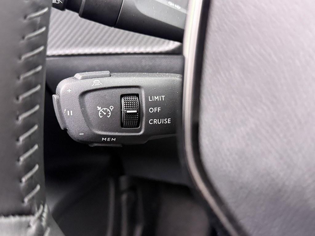 Peugeot e-2008 Peugeot e-2008 EV Allure Avantage 54 kWh Soh 97% 360.Camera/Nav/ Keyless/Ad.Cruise/CarPlay/H.Leder/Blindspot