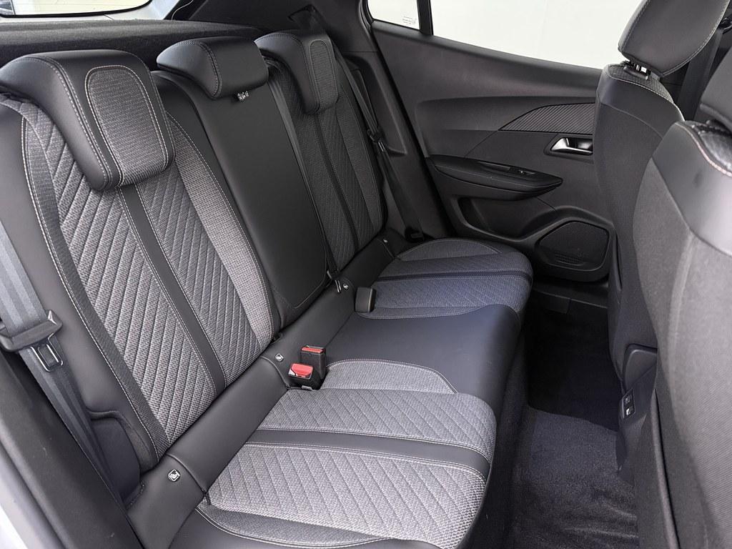 Peugeot e-2008 Peugeot e-2008 EV Allure Avantage 54 kWh Soh 97% 360.Camera/Nav/ Keyless/Ad.Cruise/CarPlay/H.Leder/Blindspot