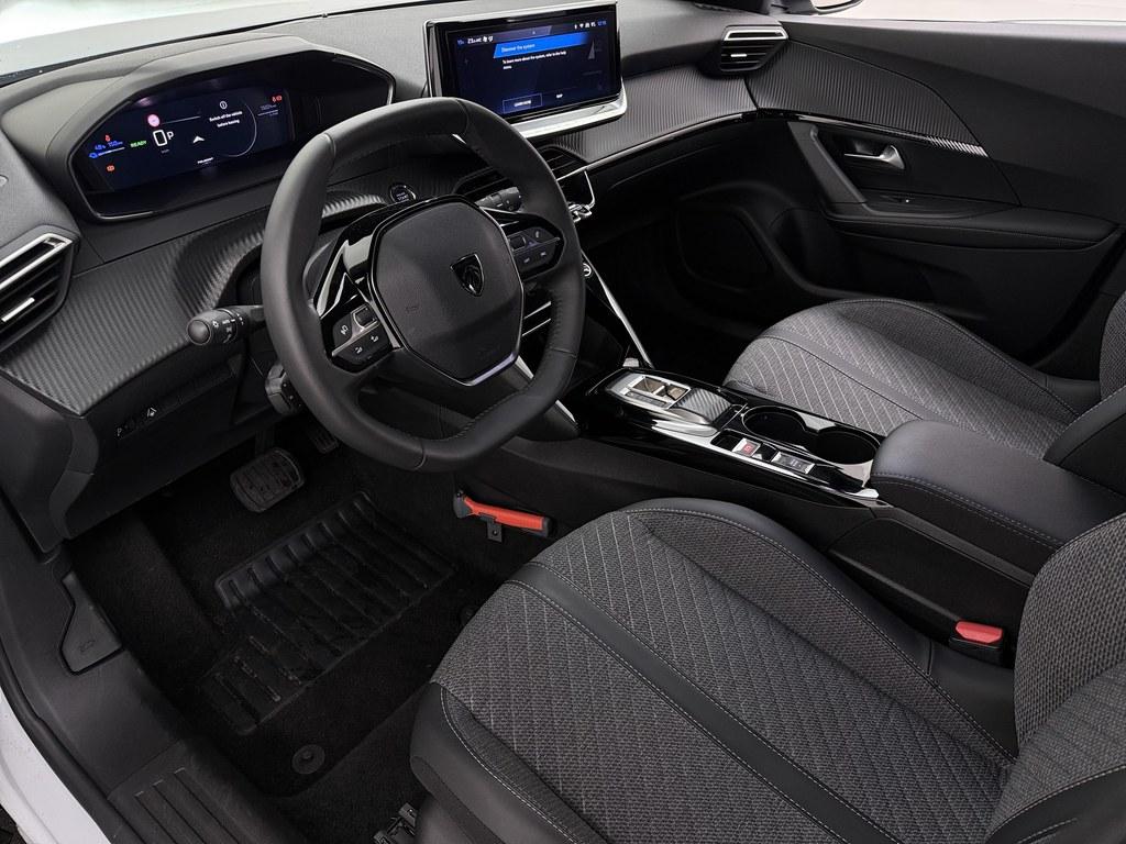 Peugeot e-2008 Peugeot e-2008 EV Allure Avantage 54 kWh Soh 97% 360.Camera/Nav/ Keyless/Ad.Cruise/CarPlay/H.Leder/Blindspot