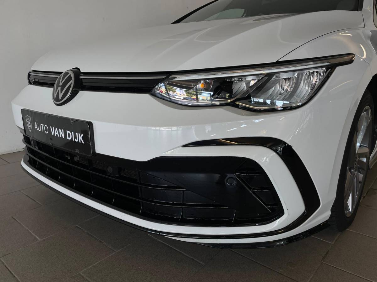 Volkswagen Golf Volkswagen Golf 1.5 eTSI R-Line Business+ AUTOMAAT AIRCO PANO NAVI CRUISE STOELVERW APPLE CARPLAY PDC CAMERA TREKHAAK NIEUWSTAAT