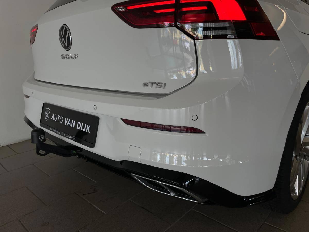 Volkswagen Golf Volkswagen Golf 1.5 eTSI R-Line Business+ AUTOMAAT AIRCO PANO NAVI CRUISE STOELVERW APPLE CARPLAY PDC CAMERA TREKHAAK NIEUWSTAAT