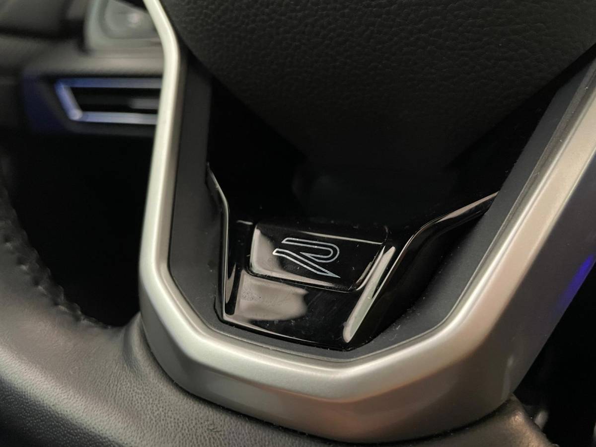 Volkswagen Golf Volkswagen Golf 1.5 eTSI R-Line Business+ AUTOMAAT AIRCO PANO NAVI CRUISE STOELVERW APPLE CARPLAY PDC CAMERA TREKHAAK NIEUWSTAAT