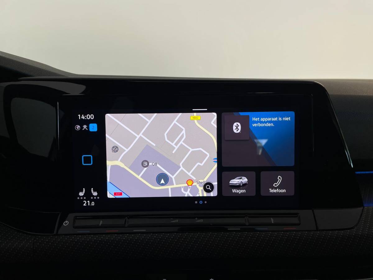Volkswagen Golf Volkswagen Golf 1.5 eTSI R-Line Business+ AUTOMAAT AIRCO PANO NAVI CRUISE STOELVERW APPLE CARPLAY PDC CAMERA TREKHAAK NIEUWSTAAT