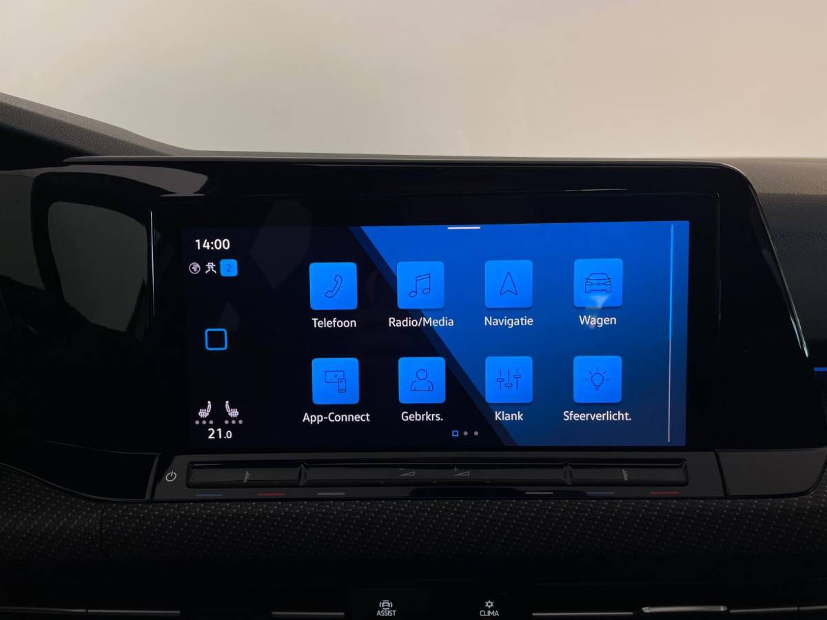 Volkswagen Golf Volkswagen Golf 1.5 eTSI R-Line Business+ AUTOMAAT AIRCO PANO NAVI CRUISE STOELVERW APPLE CARPLAY PDC CAMERA TREKHAAK NIEUWSTAAT