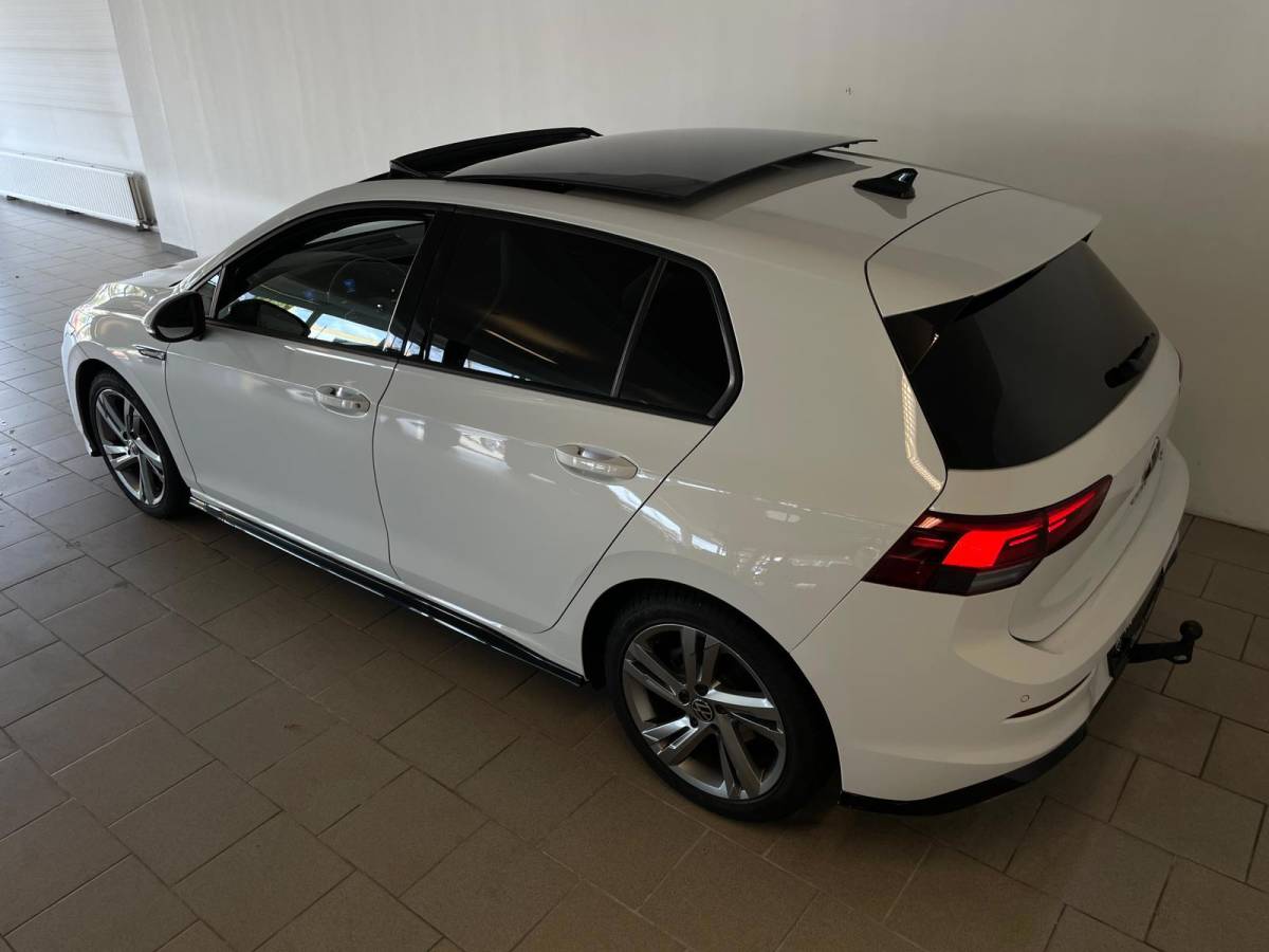 Volkswagen Golf Volkswagen Golf 1.5 eTSI R-Line Business+ AUTOMAAT AIRCO PANO NAVI CRUISE STOELVERW APPLE CARPLAY PDC CAMERA TREKHAAK NIEUWSTAAT