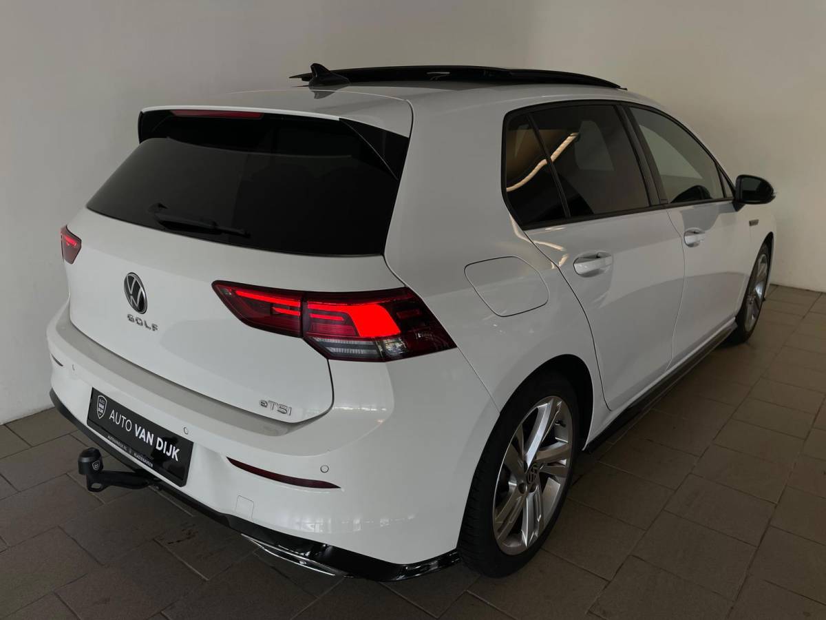Volkswagen Golf Volkswagen Golf 1.5 eTSI R-Line Business+ AUTOMAAT AIRCO PANO NAVI CRUISE STOELVERW APPLE CARPLAY PDC CAMERA TREKHAAK NIEUWSTAAT