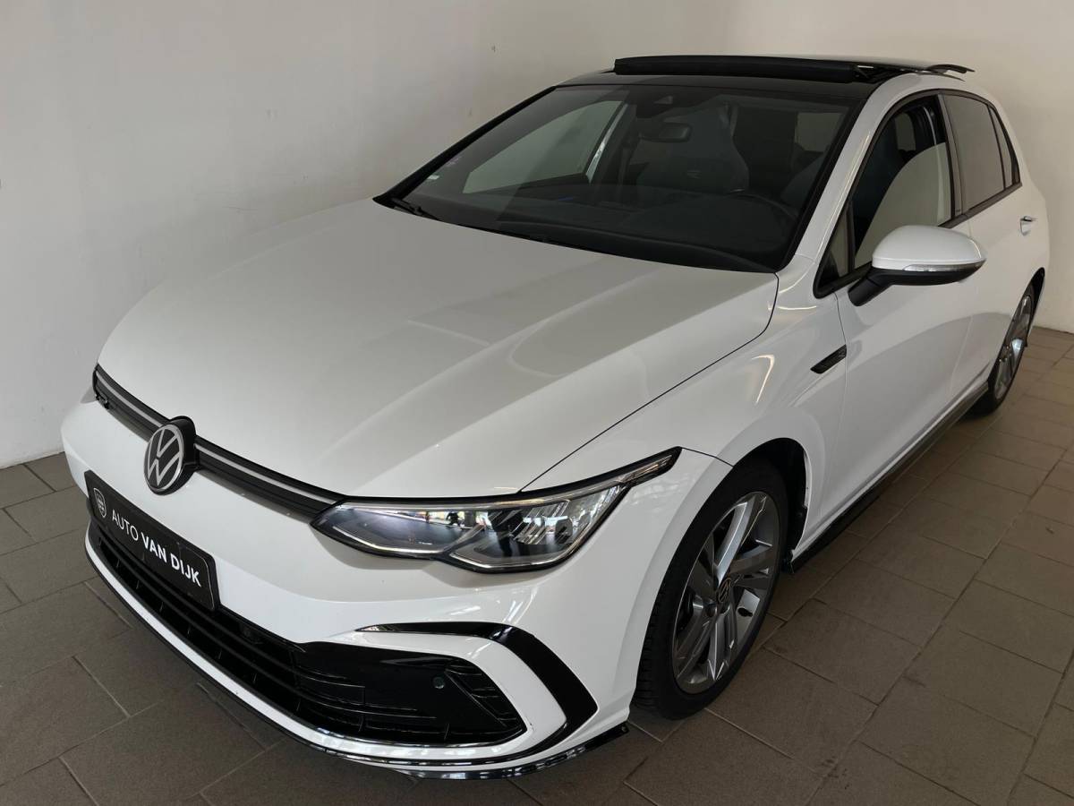 Volkswagen Golf Volkswagen Golf 1.5 eTSI R-Line Business+ AUTOMAAT AIRCO PANO NAVI CRUISE STOELVERW APPLE CARPLAY PDC CAMERA TREKHAAK NIEUWSTAAT