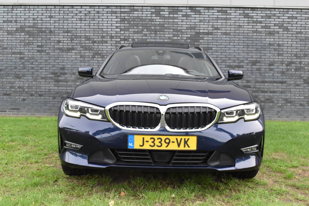 BMW 3 Serie BMW 3-serie Touring 330e Business Edition Plus Plugin-hybride Pano Leder