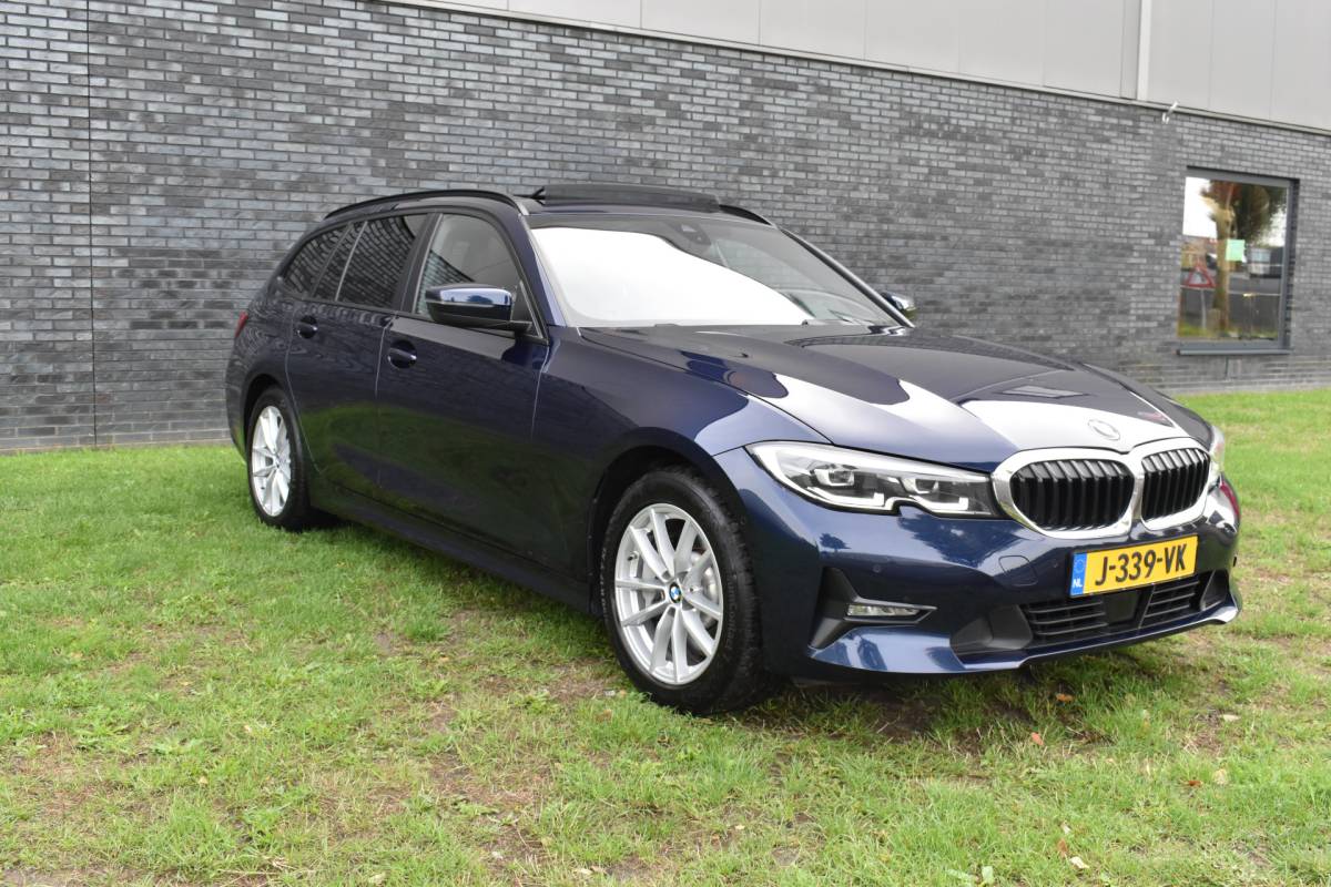 BMW 3 Serie BMW 3-serie Touring 330e Business Edition Plus Plugin-hybride Pano Leder