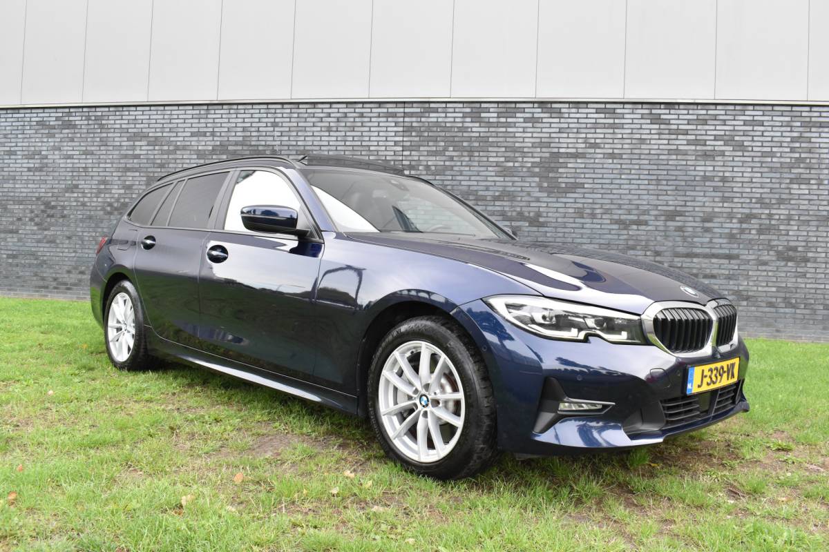 BMW 3 Serie BMW 3-serie Touring 330e Business Edition Plus Plugin-hybride Pano Leder