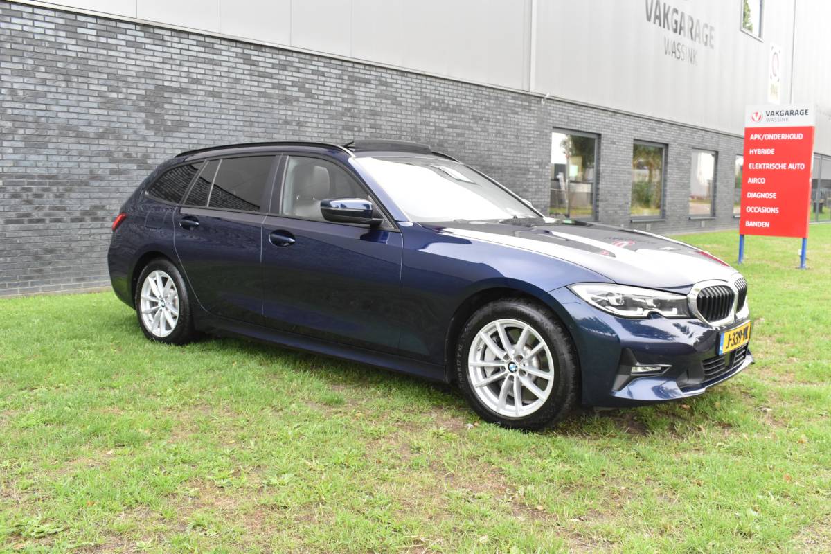 BMW 3 Serie BMW 3-serie Touring 330e Business Edition Plus Plugin-hybride Pano Leder