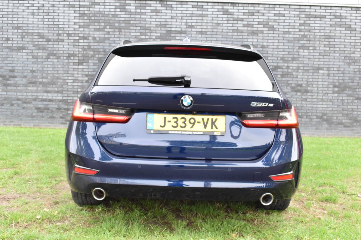 BMW 3 Serie BMW 3-serie Touring 330e Business Edition Plus Plugin-hybride Pano Leder
