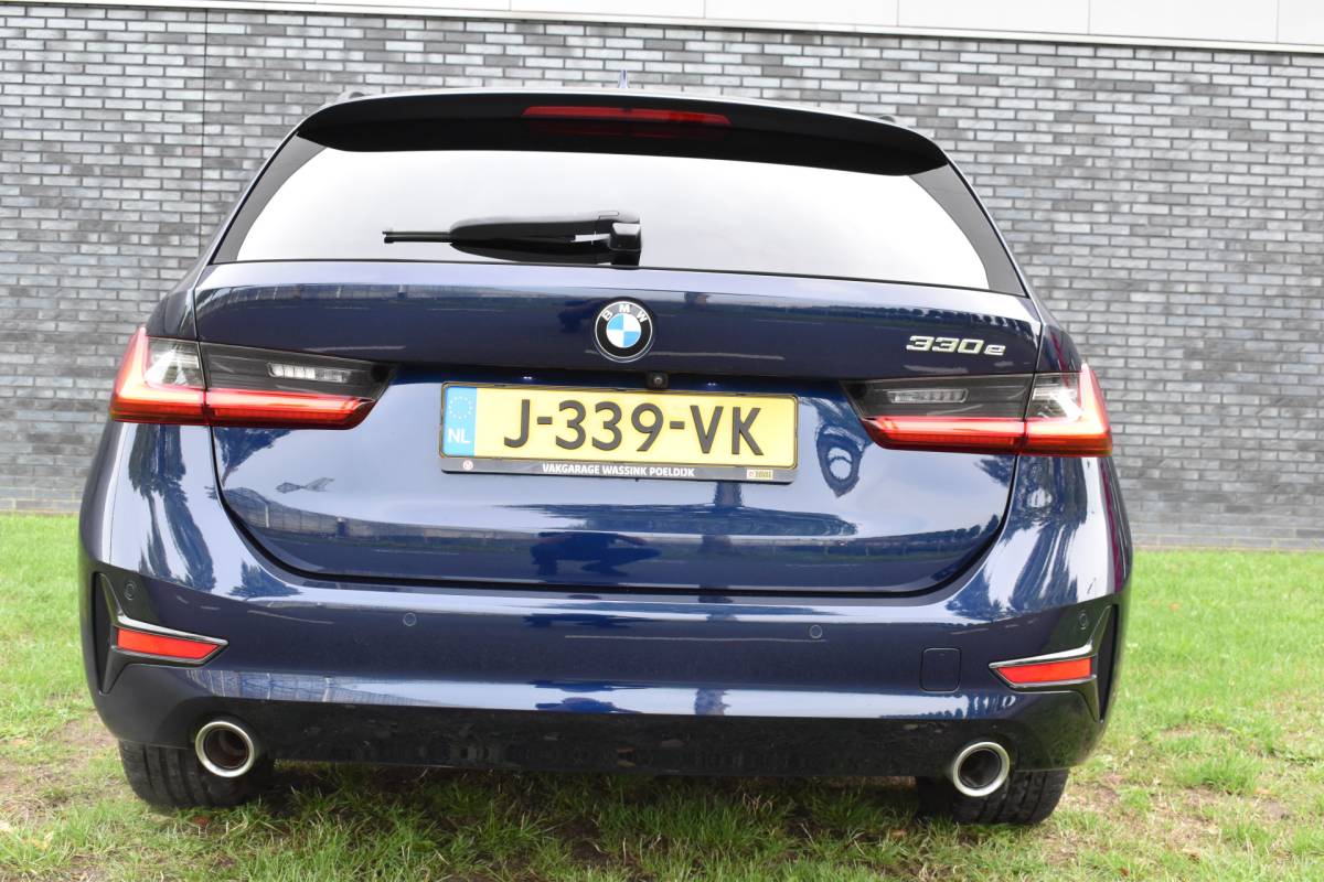 BMW 3 Serie BMW 3-serie Touring 330e Business Edition Plus Plugin-hybride Pano Leder