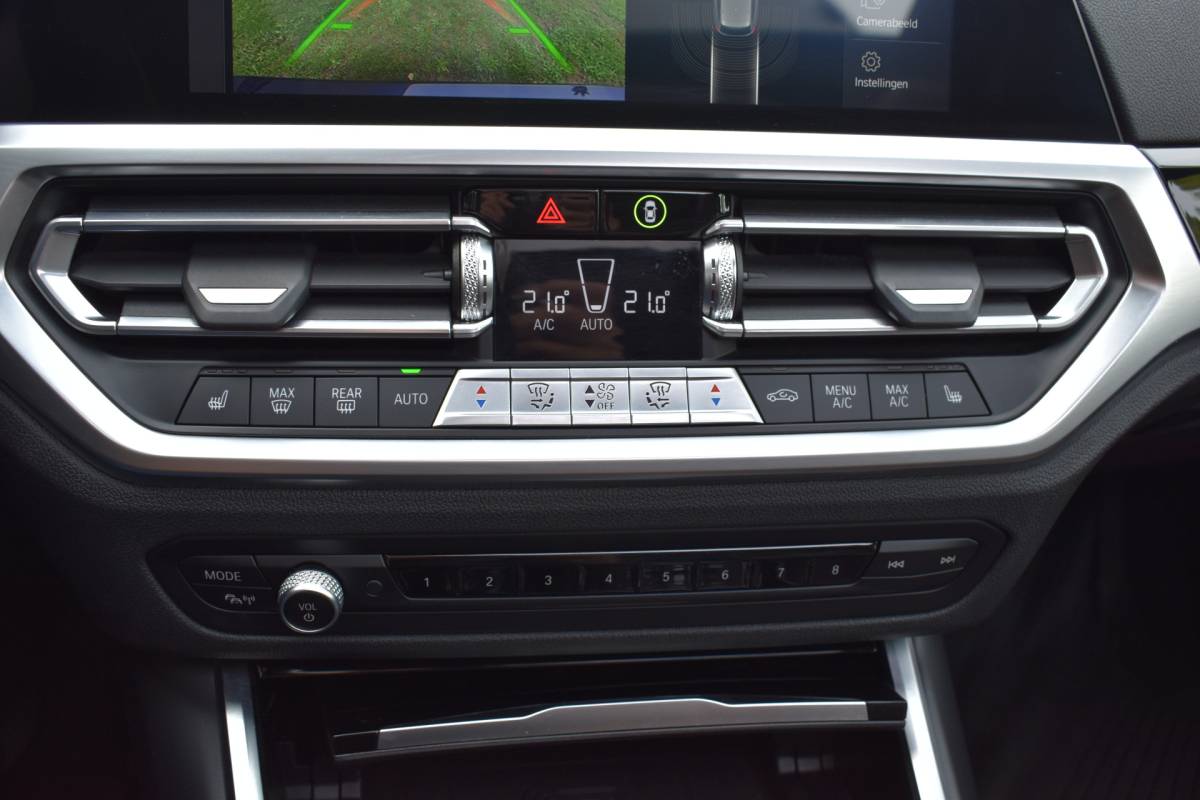 BMW 3 Serie BMW 3-serie Touring 330e Business Edition Plus Plugin-hybride Pano Leder