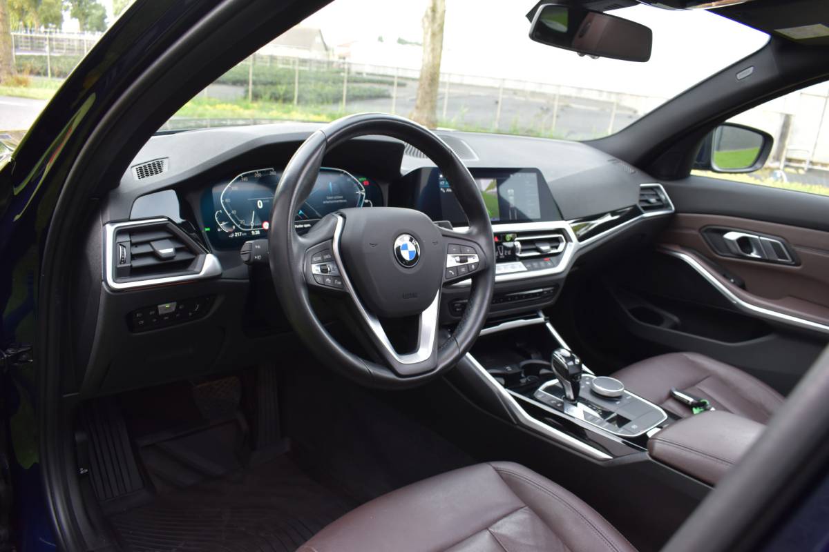 BMW 3 Serie BMW 3-serie Touring 330e Business Edition Plus Plugin-hybride Pano Leder