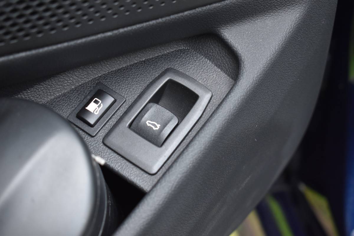 BMW 3 Serie BMW 3-serie Touring 330e Business Edition Plus Plugin-hybride Pano Leder