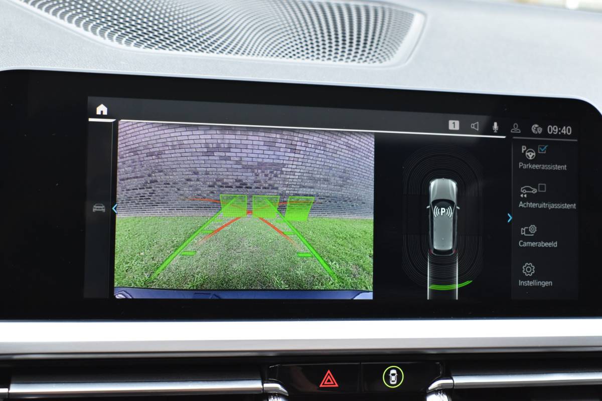 BMW 3 Serie BMW 3-serie Touring 330e Business Edition Plus Plugin-hybride Pano Leder