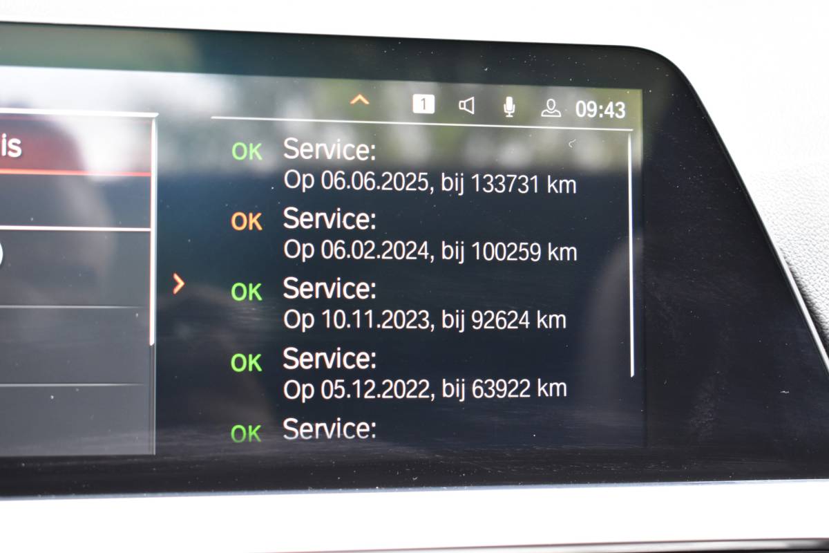 BMW 3 Serie BMW 3-serie Touring 330e Business Edition Plus Plugin-hybride Pano Leder