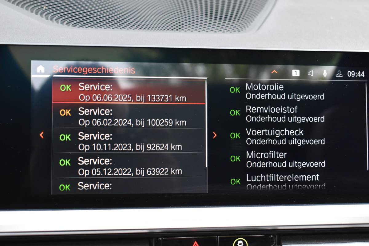 BMW 3 Serie BMW 3-serie Touring 330e Business Edition Plus Plugin-hybride Pano Leder