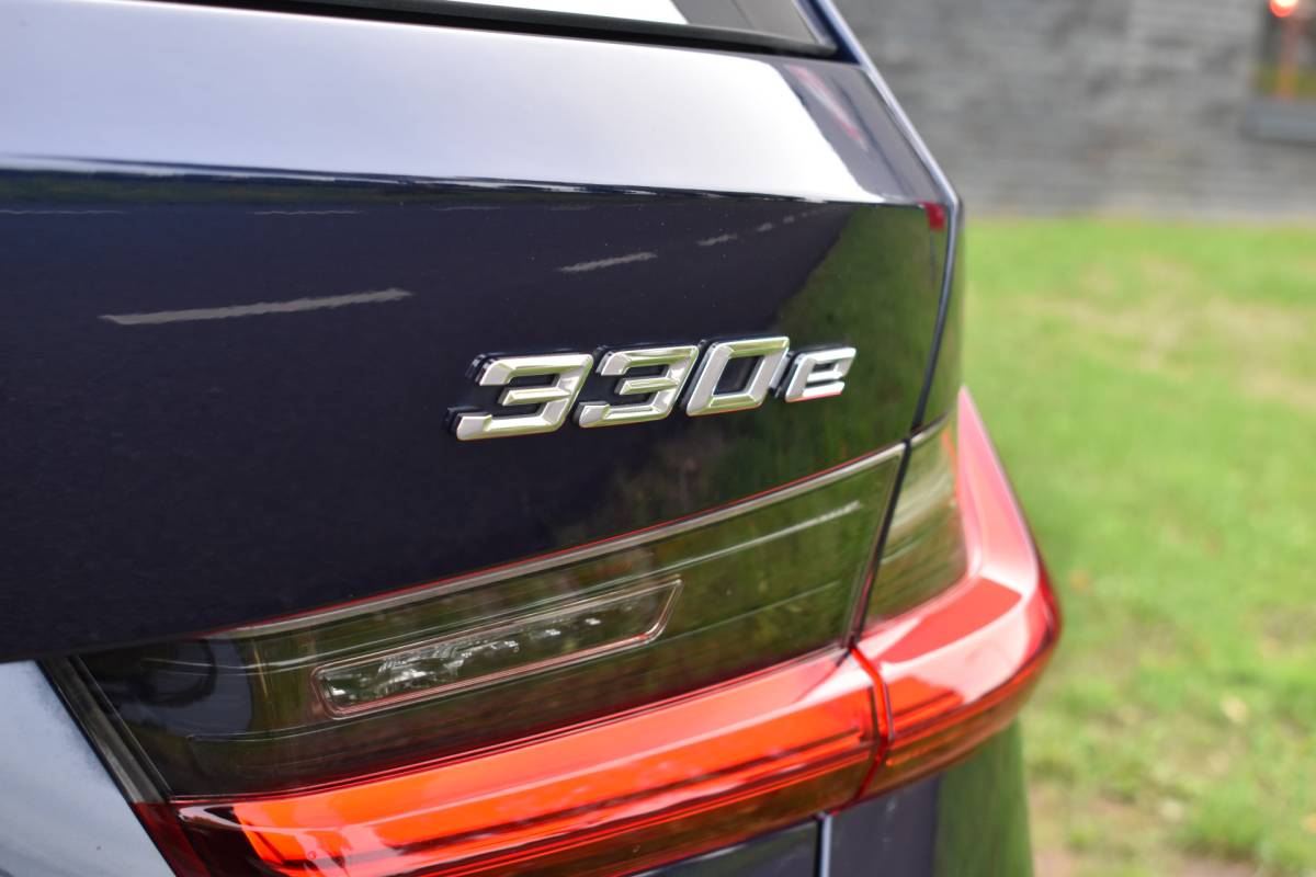 BMW 3 Serie BMW 3-serie Touring 330e Business Edition Plus Plugin-hybride Pano Leder