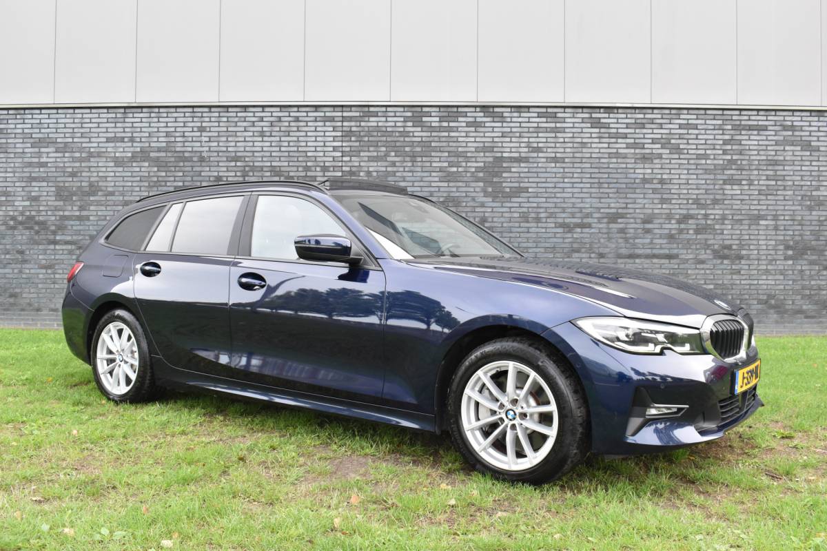 BMW 3 Serie BMW 3-serie Touring 330e Business Edition Plus Plugin-hybride Pano Leder